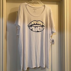 Torrid Super Soft Iridescent Lips White Perfect Tee Size 5 (Size 28)
